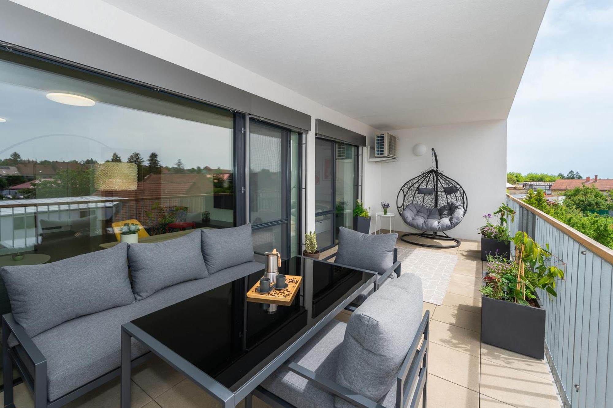 Fully Equipped Apartments With Terraces, Free Garage Parking, Netflix & Ac - By Apartmany Slapanice Cz Exteriér fotografie