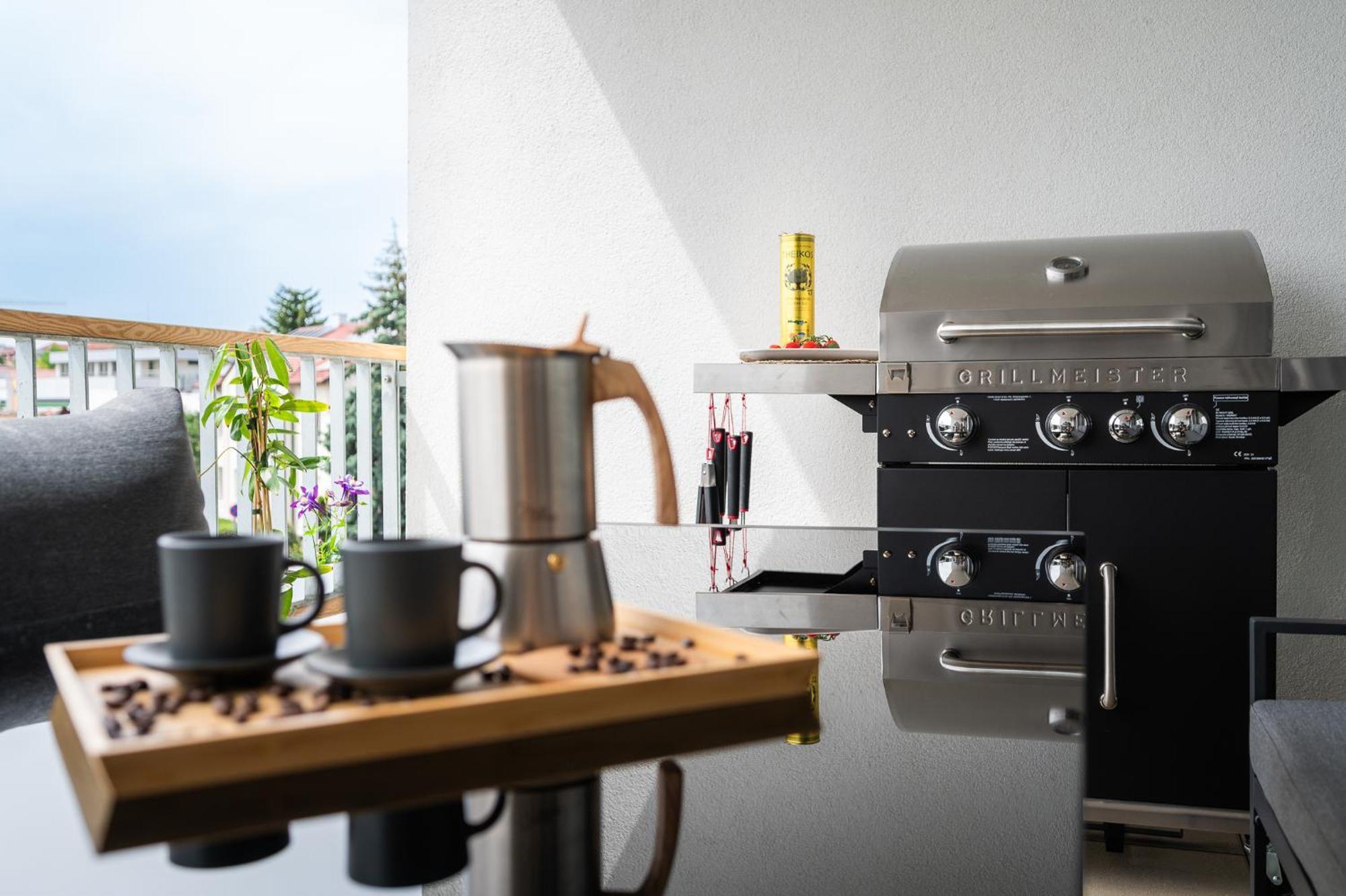 Fully Equipped Apartments With Terraces, Free Garage Parking, Netflix & Ac - By Apartmany Slapanice Cz Exteriér fotografie