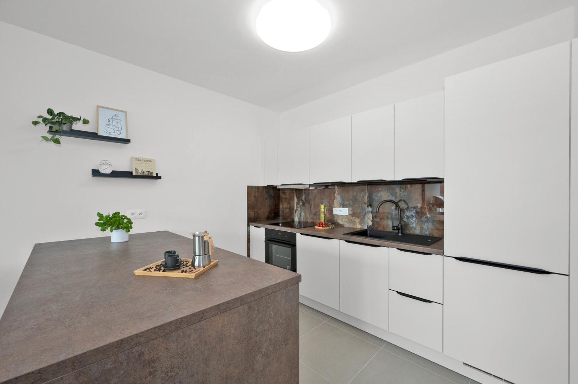 Fully Equipped Apartments With Terraces, Free Garage Parking, Netflix & Ac - By Apartmany Slapanice Cz Exteriér fotografie