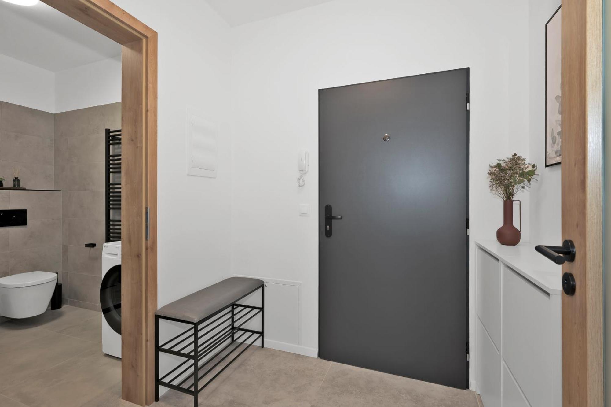 Fully Equipped Apartments With Terraces, Free Garage Parking, Netflix & Ac - By Apartmany Slapanice Cz Exteriér fotografie