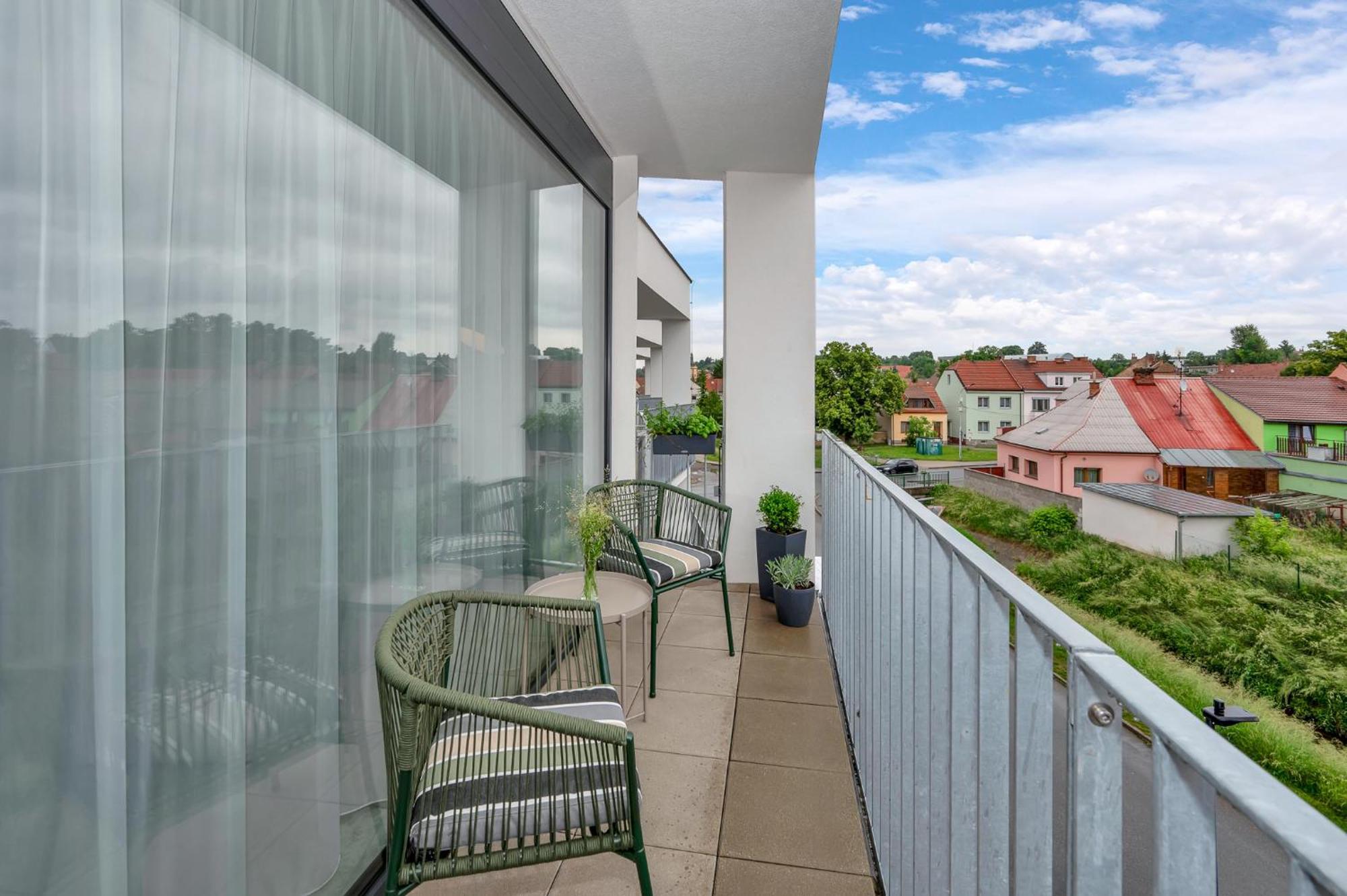 Fully Equipped Apartments With Terraces, Free Garage Parking, Netflix & Ac - By Apartmany Slapanice Cz Exteriér fotografie