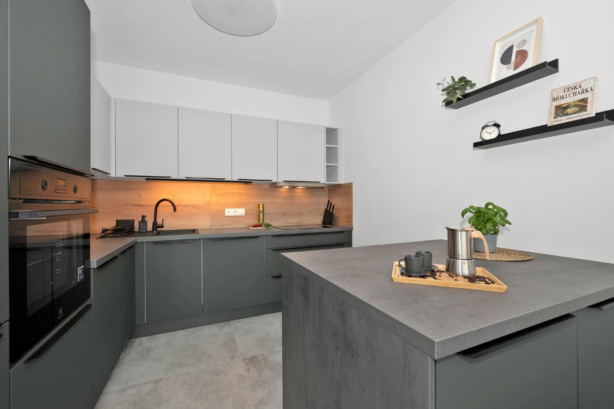 Fully Equipped Apartments With Terraces, Free Garage Parking, Netflix & Ac - By Apartmany Slapanice Cz Exteriér fotografie