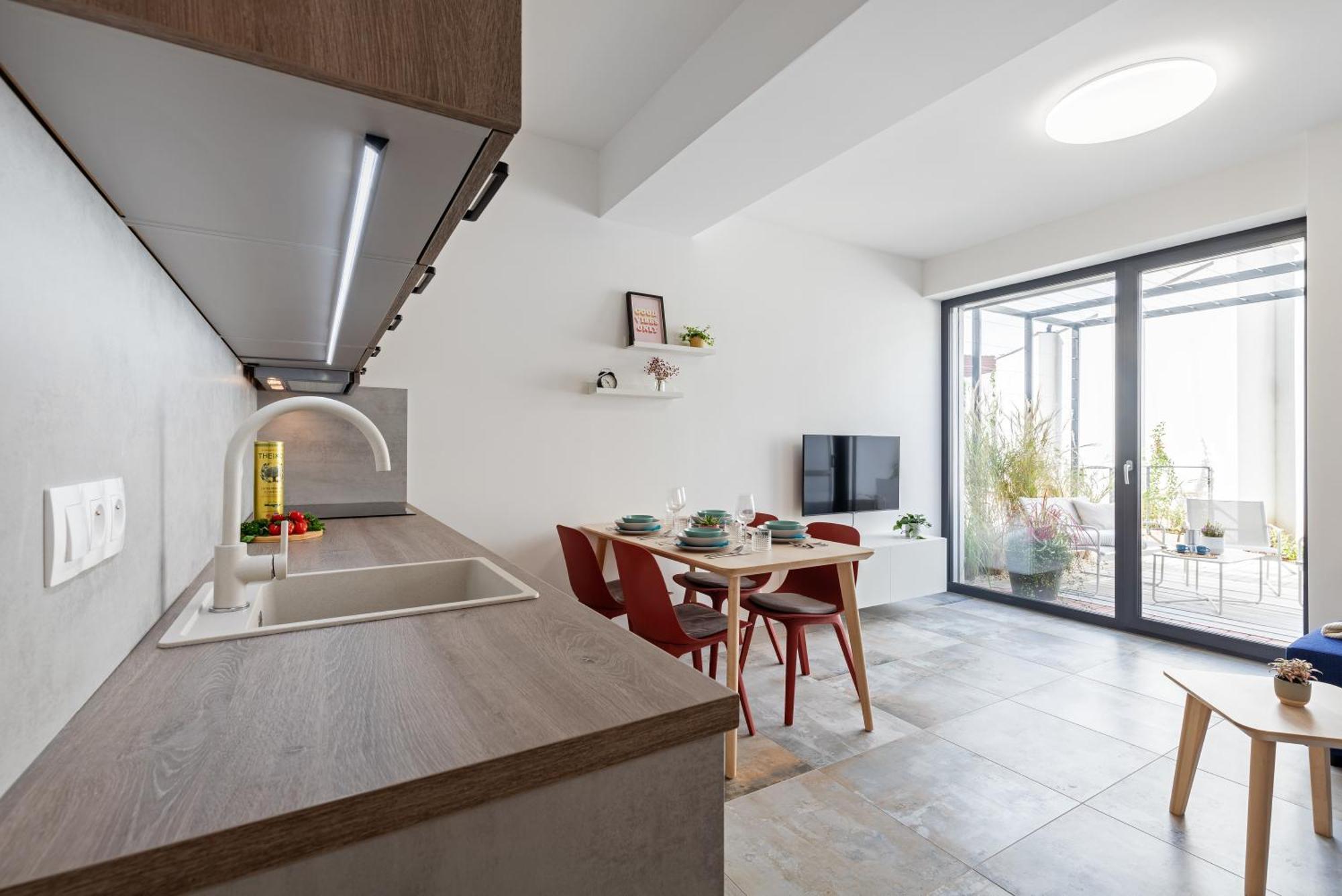 Fully Equipped Apartments With Terraces, Free Garage Parking, Netflix & Ac - By Apartmany Slapanice Cz Exteriér fotografie